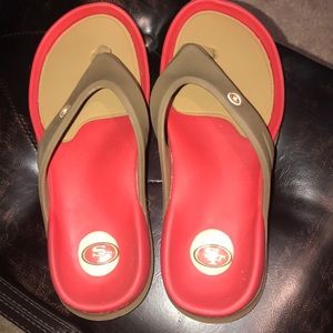 Hawaiian jelly’s brand sandals.49ers logo.